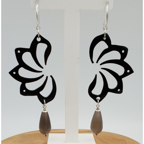 Oorbellen met zwarte Buffelhoorn en grijze Agaat briolet