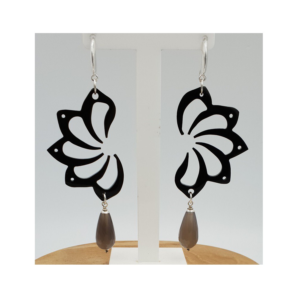 Earrings with black buffalo horn and white Agate briolet