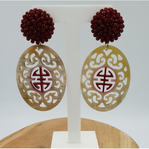 Zilveren oorbellen met Buffelhoorn en rode kristallen