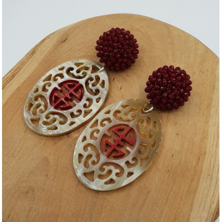 Zilveren oorbellen met Buffelhoorn en rode kristallen