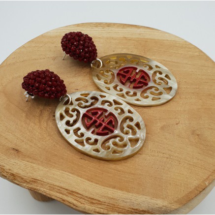 Zilveren oorbellen met Buffelhoorn en rode kristallen