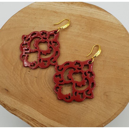 Oorbellen met rood gelakte Buffelhoorn