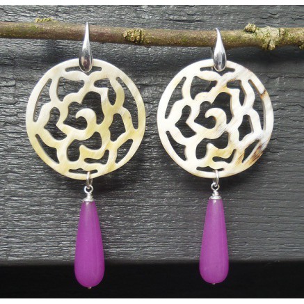 Zilveren oorbellen met uitgesneden Buffelhoorn en paarse Jade 