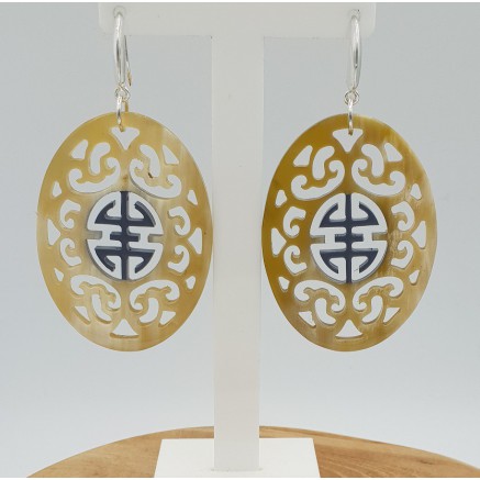 Oorbellen met ovale met grijs gelakte Buffelhoorn hanger