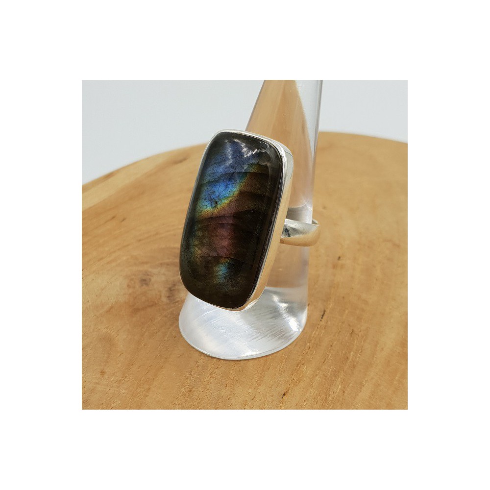 Silver ring set with a rectangular Labradorite size 18