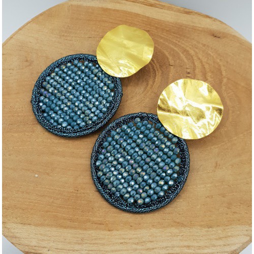 Goud vergulde oorbellen met ronde hanger van zijdedraad en kristallen