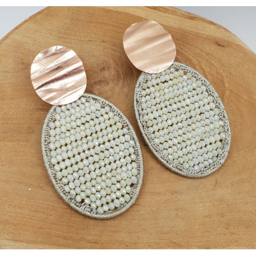 Rosé goud vergulde oorbellen met ovale hanger van zijdedraad en kristallen