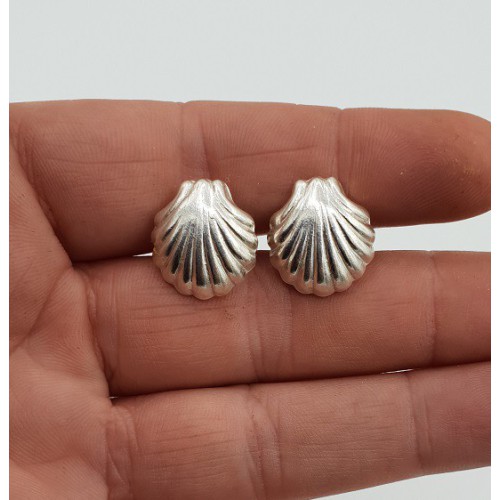 Zilveren oorknoppen schelp