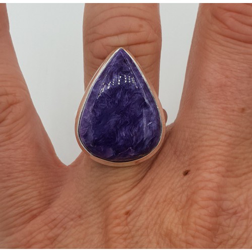 Zilveren ring met druppelvormige Charoiet 17.3 mm