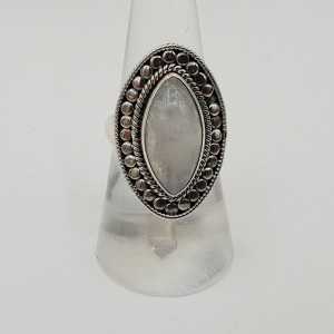 Zilveren ring gezet met marquise regenboog Maansteen 17.3 mm