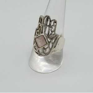 Zlveren Hamsa hand ring gezet met Rozenkwarts 19 mm