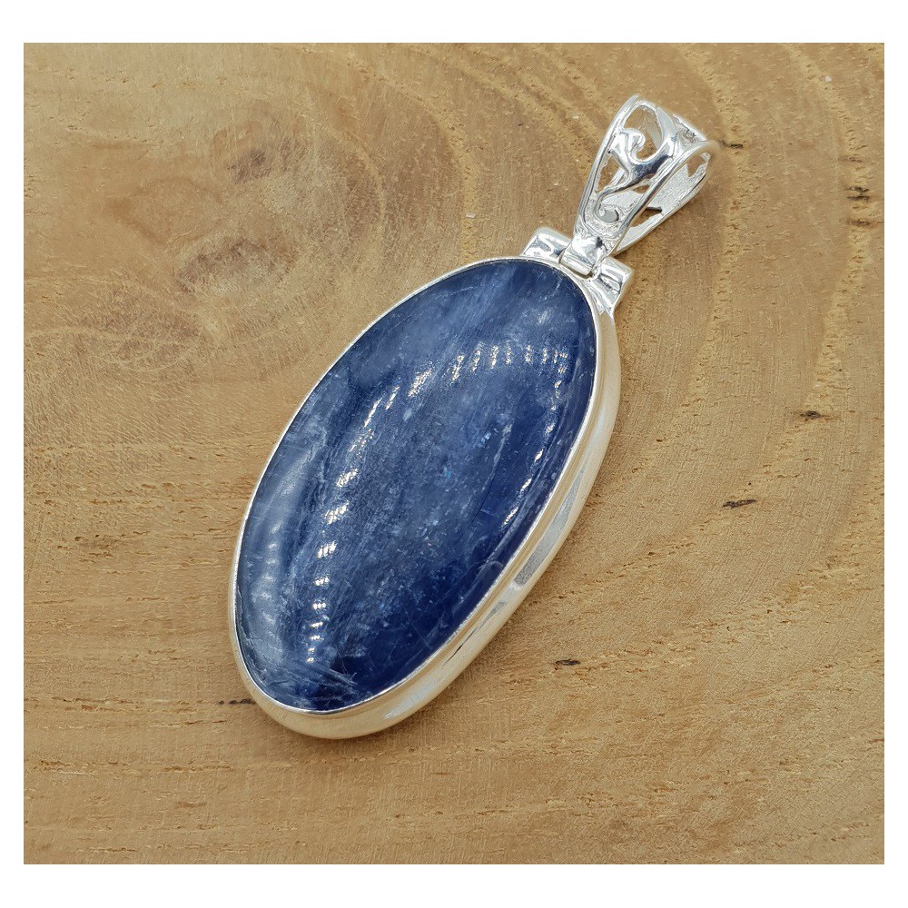 Zilveren hanger gezet met cabochon Kyaniet