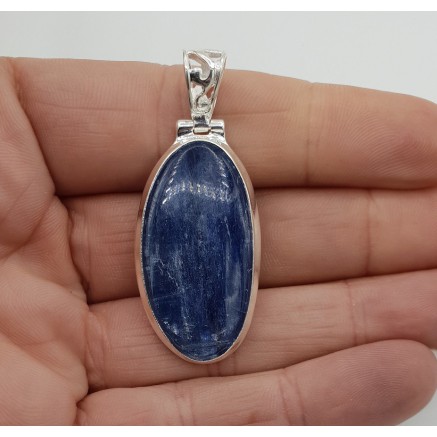Zilveren hanger gezet met cabochon Kyaniet