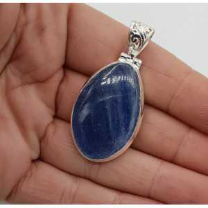 Silver pendant set with Kyanite