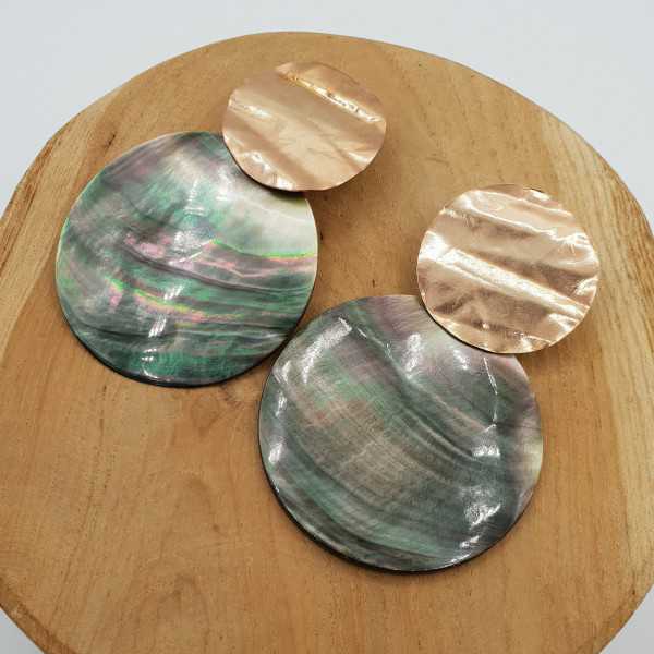 Rosé gold-plated earrings with large round mother of Pearl pendant