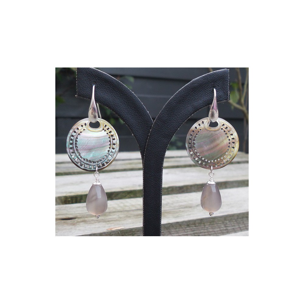 Silver earrings round blacklip shell and grey Agate briolet 