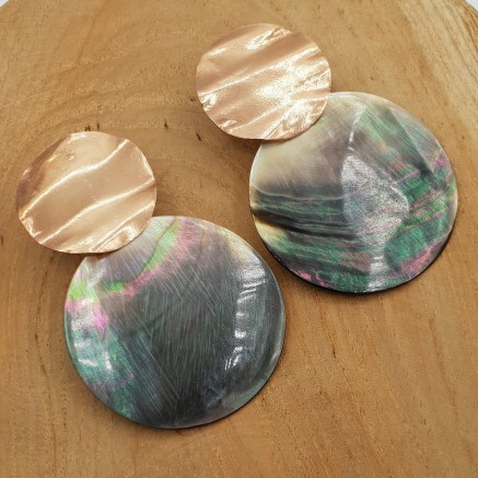 Rosé vergulde oorbellen met ronde Parelmoer hanger (medium)