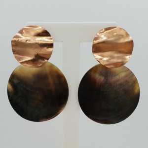 Rosé gold-plated earrings with round mother of Pearl pendant (medium)