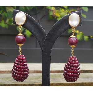 Vergoldete Ohrringe mit Perlen -, Rubin-and-drop Granaten
