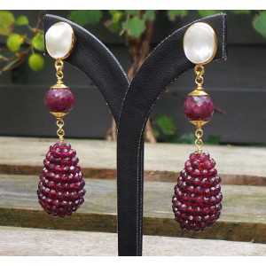 Vergoldete Ohrringe mit Perlen -, Rubin-and-drop Granaten