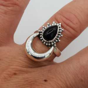 Zilveren maan ring gezet met zwarte Onyx