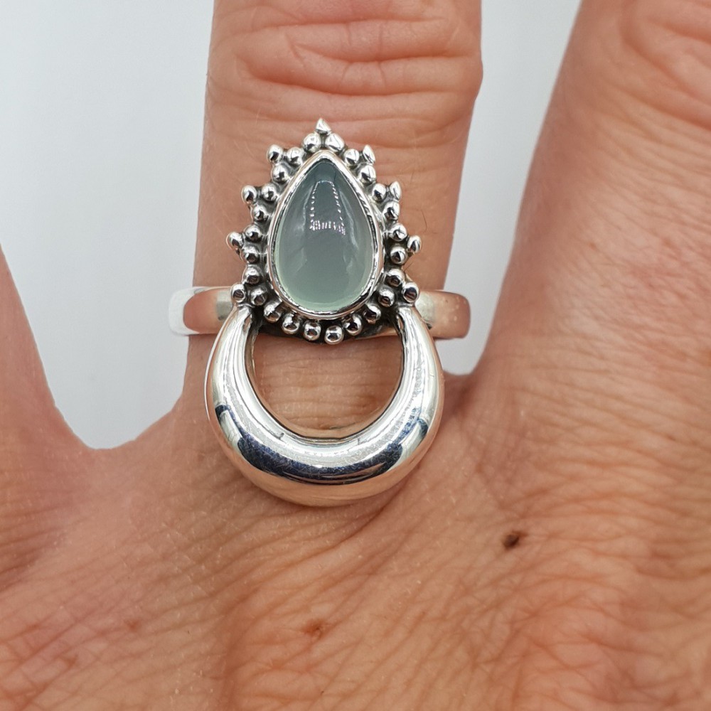 Zilveren maan ring gezet met aqua Chalcedoon