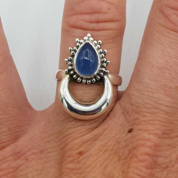 Zilveren maan ring gezet met blauw Chalcedoon