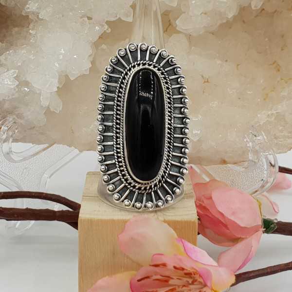 Zilveren ring met grote ovale bewerkte kop met zwarte Onyx 18.5 mm