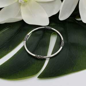 Silver round bali style bracelet