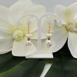 Vergoldete Ohrringe mit Perlen