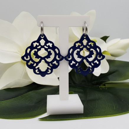 Creolen met blauw gelakte Buffelhoorn hanger