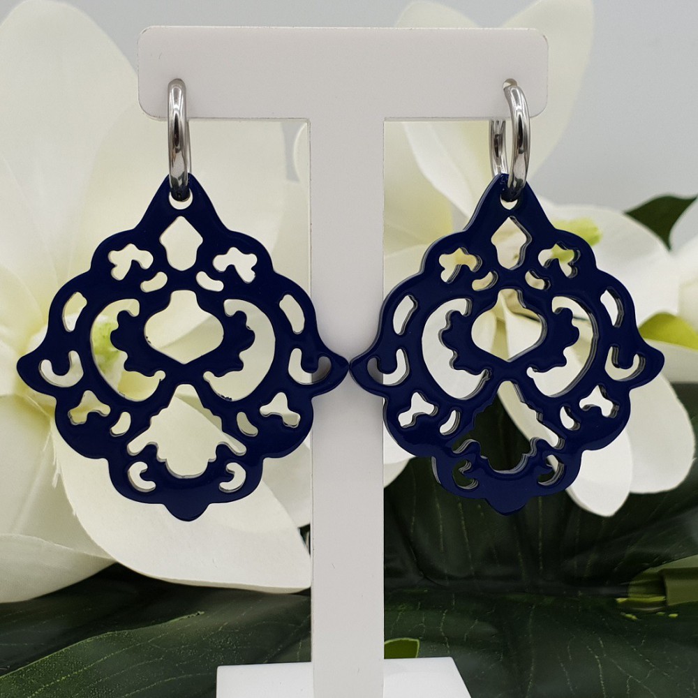 Creolen met blauw gelakte Buffelhoorn hanger