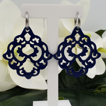 Creolen met blauw gelakte Buffelhoorn hanger