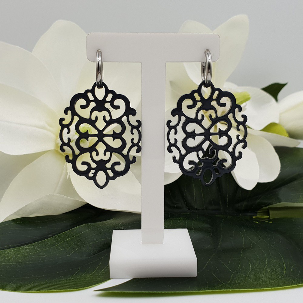 Creolen met donker grijs gelakte uitgesneden Buffelhoorn hanger