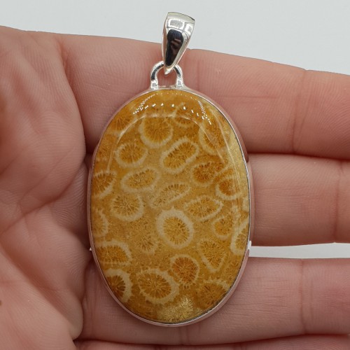 Zilveren hanger gezet met ovale Fossiel Koraal