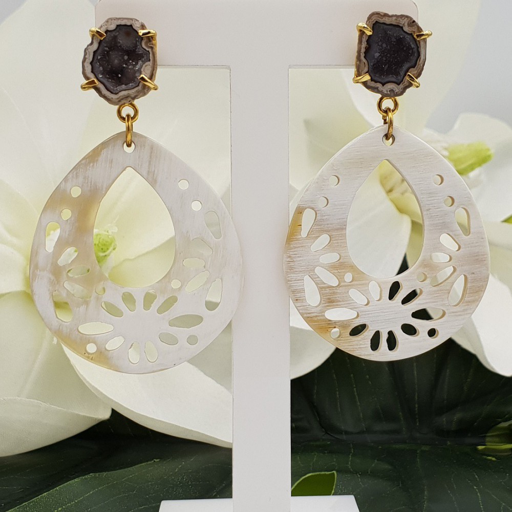 Vergulde oorbellen met Buffelhoorn en Agaat geode