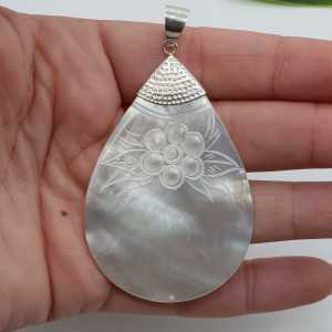 Silver pendant with large drop-shaped mother-of-Pearl