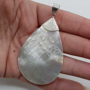 Silver pendant with large drop-shaped mother-of-Pearl