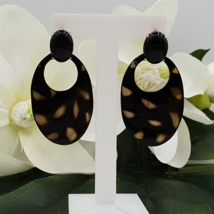 Rosé vergulde oorknoppen met Onyx en Buffelhoorn met poema print