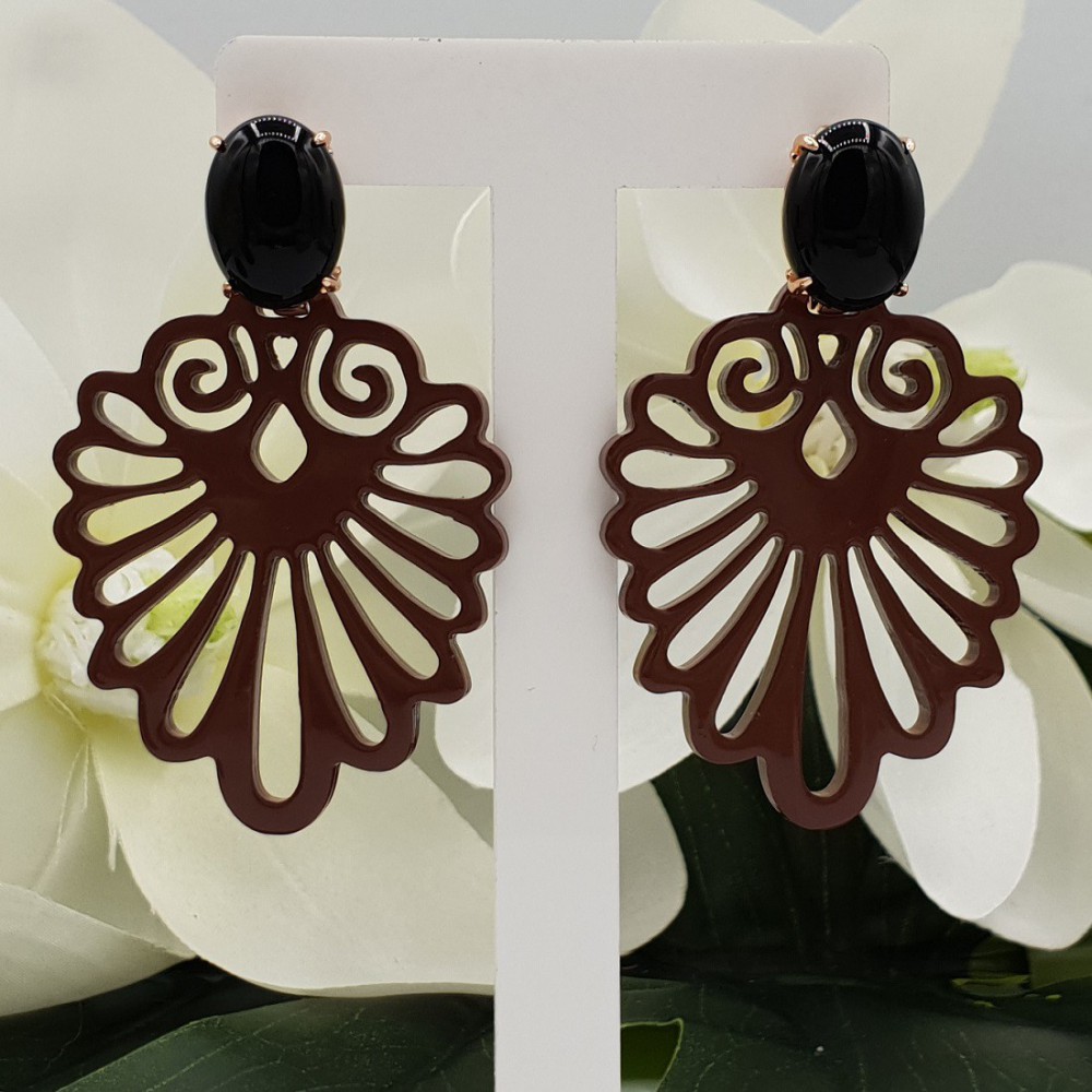 Rosé vergulde oorknoppen met Onyx en gelakte Buffelhoorn hanger