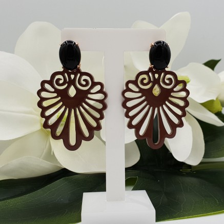 Rosé vergulde oorknoppen met Onyx en gelakte Buffelhoorn hanger