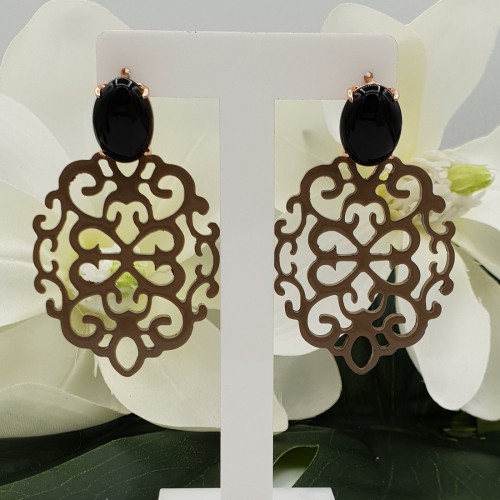 Rosé vergulde oorknoppen met Onyx en bruin gelakte Buffelhoorn hanger