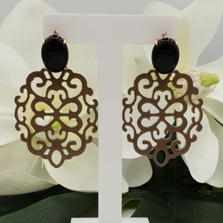 Rosé vergulde oorknoppen met Onyx en bruin gelakte Buffelhoorn hanger