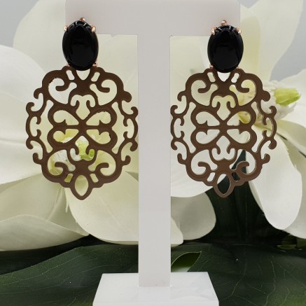 Rosé vergulde oorknoppen met Onyx en bruin gelakte Buffelhoorn hanger