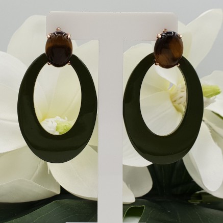 Rosé vergulde oorknoppen met Tijgeroog en donker groen gelakte Buffelhoorn hanger