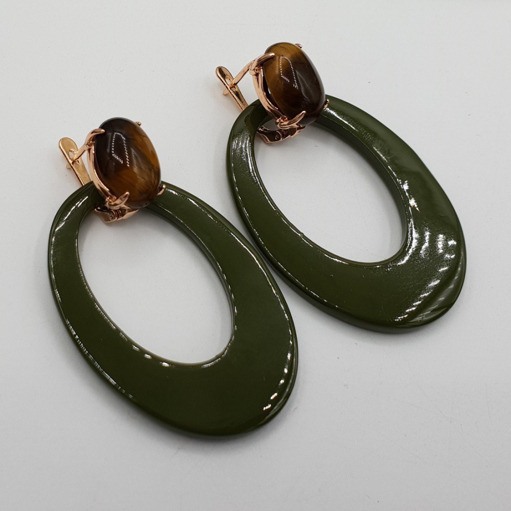Rosé vergulde oorknoppen met Tijgeroog en donker groen gelakte Buffelhoorn hanger