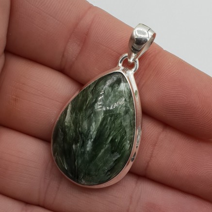 Zilveren hanger met druppelvormige cabochon geslepen Seraphiniet