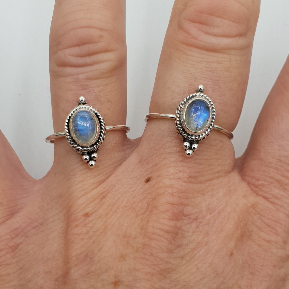 Silber ring set mit kleinen cabochon Mondstein