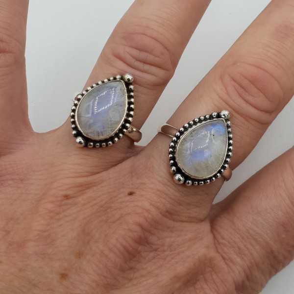 Zilveren ring met druppelvormige cabochon Maansteen