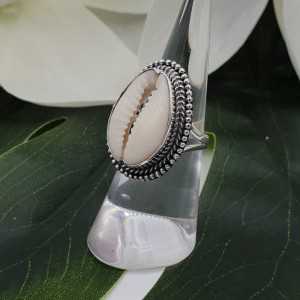 Zilveren ring met Cowrie schelp 16.5 mm